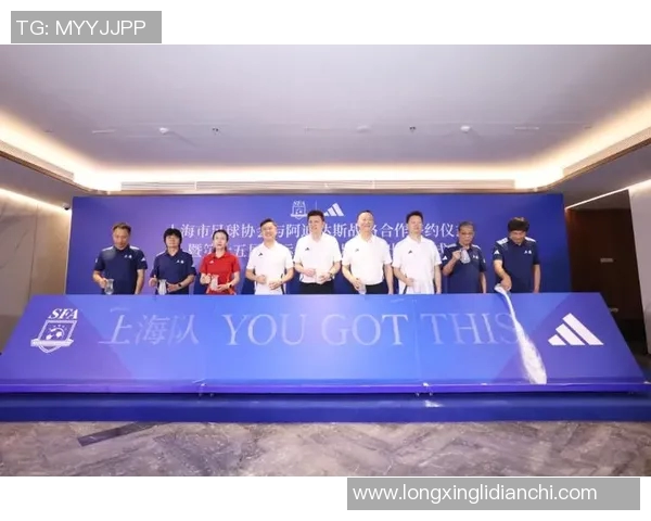 上海足球队实力之争引发热议球迷与专家各执己见