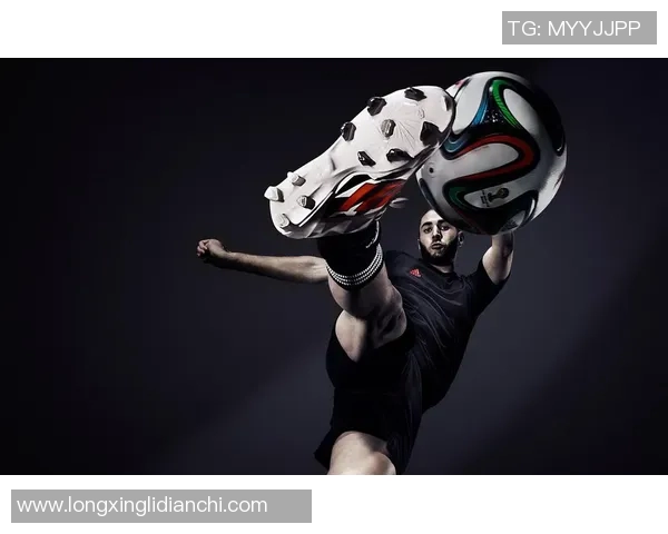 足球明星背后的阴暗面揭秘:那些不为人知的黑历史与争议事件 足球明星背后的阴暗面揭秘:那些不为人知的黑历史与争议事件