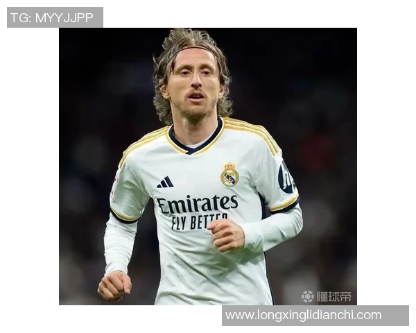 足球明星门牙磕掉引发热议球迷纷纷调侃其形象变化与职业生涯影响 足球明星门牙磕掉引发热议球迷纷纷调侃其形象变化与职业生涯影响